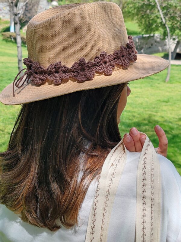 CONJUNTO DE SOMBRERO Y TOTE BAG - Imagen 3